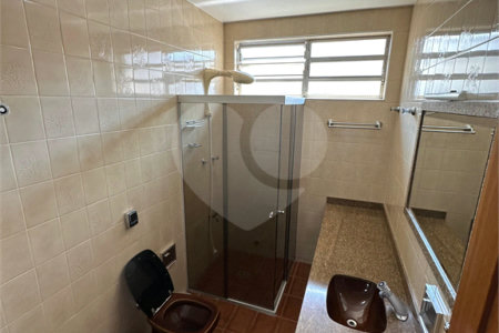 Casa à Venda no Bosque da Saúde com 271m², 3 Dormitórios, 1 Suíte e 4 Vagas
