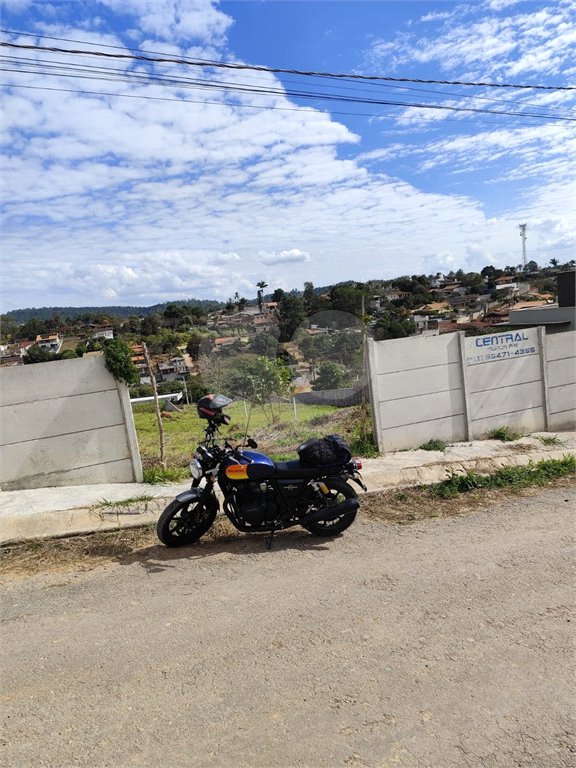 Terreno em Atibaia com 990 metros, pronto para construir, topografia declive, aceita financiamento