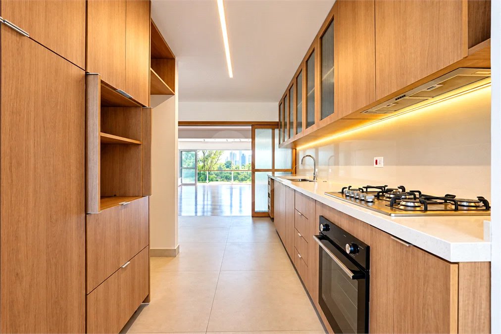 Apartamento à venda com 4 quartos, sendo 1 suíte, em Alto da Boa Vista, São Paulo, SP