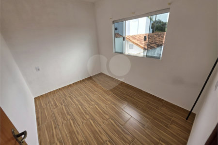 Casa térrea à venda no Douradinho com 2 quartos e edícula com mais dois quartos e 2 banheiros.
