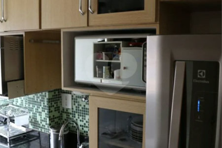 Apto na Mooca de 76m², com 2 dorms, 1 vaga, 1 suíte. Estuda permuta.