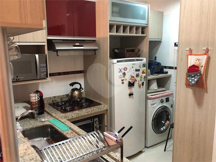 Apartamento em Bragança Paulista com 1 suíte, cozinha americana, varanda, 1 vaga garagem, área lazer com piscina e salão de festas