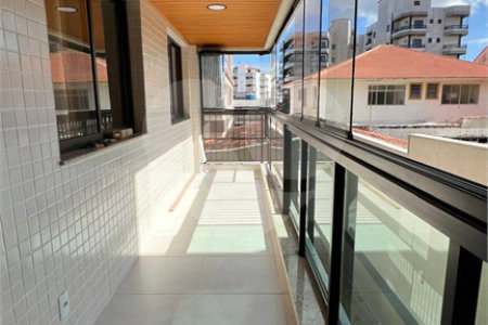 Apartamento de 3 Quartos à Venda! a poucos metros da Praia do Forte!