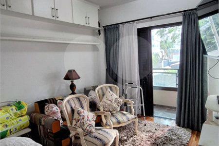 Apartamento em Perdizes 3 suítes, 4 vagas de garagem.