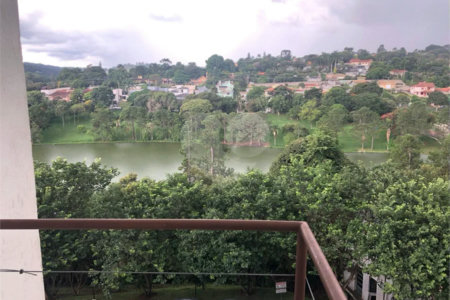 Apartamento em Bragança Paulista com 1 suíte, cozinha americana, varanda, 1 vaga garagem, área lazer com piscina e salão de festas