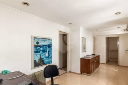 Este elegante apartamento em Higienópolis oferece 224m² de área muito bem distribuída, perfeito para quem valoriza conforto