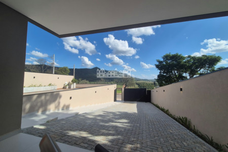 Casa térrea moderna com piscina privativa à venda no Jardim dos Pinheiros, em Atibaia