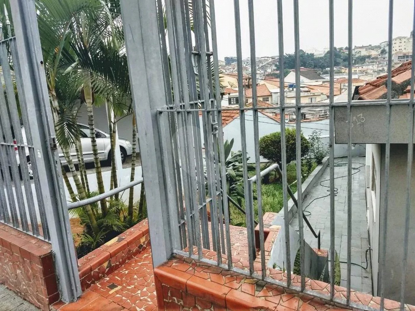 CASA TÉRREA À VENDA NA MOOCA - COM PORTEIRA FECHADA.
