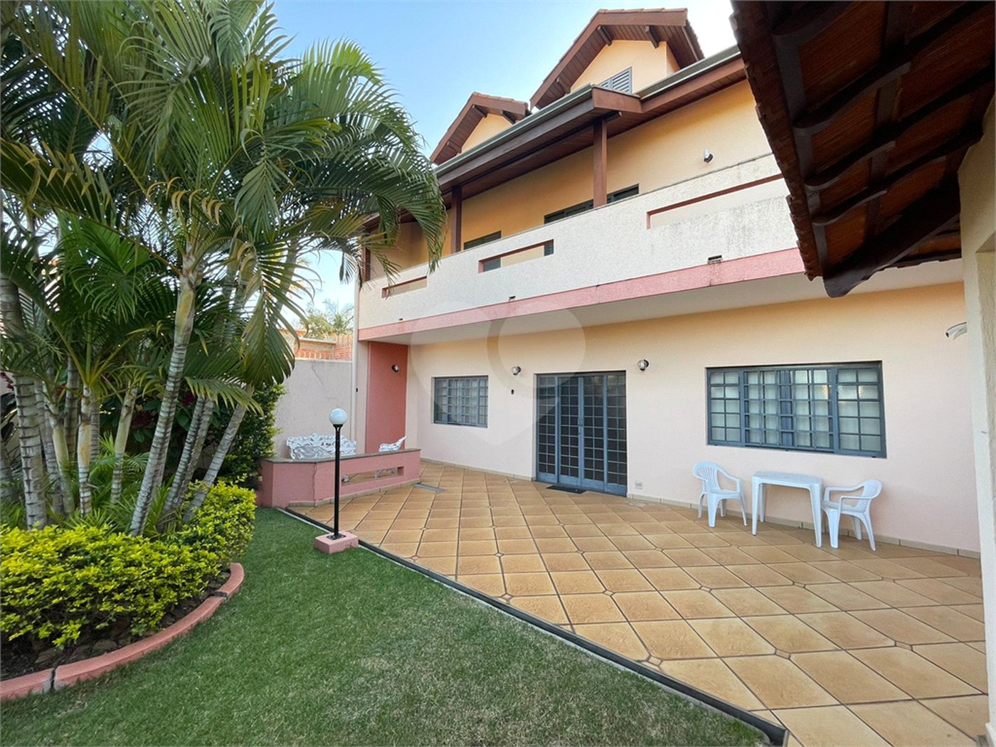 Excelente casa no Parque Santa Marta.