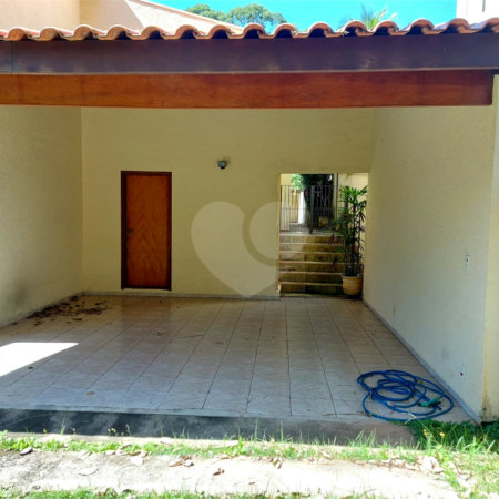 Casa charmosa e elegante localizada no deslumbrante Condomínio Villagio Capriccio Louveira SP