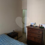 Apartamento duplex, espaçoso, ensolarado. Ideal para uma bela modernização.