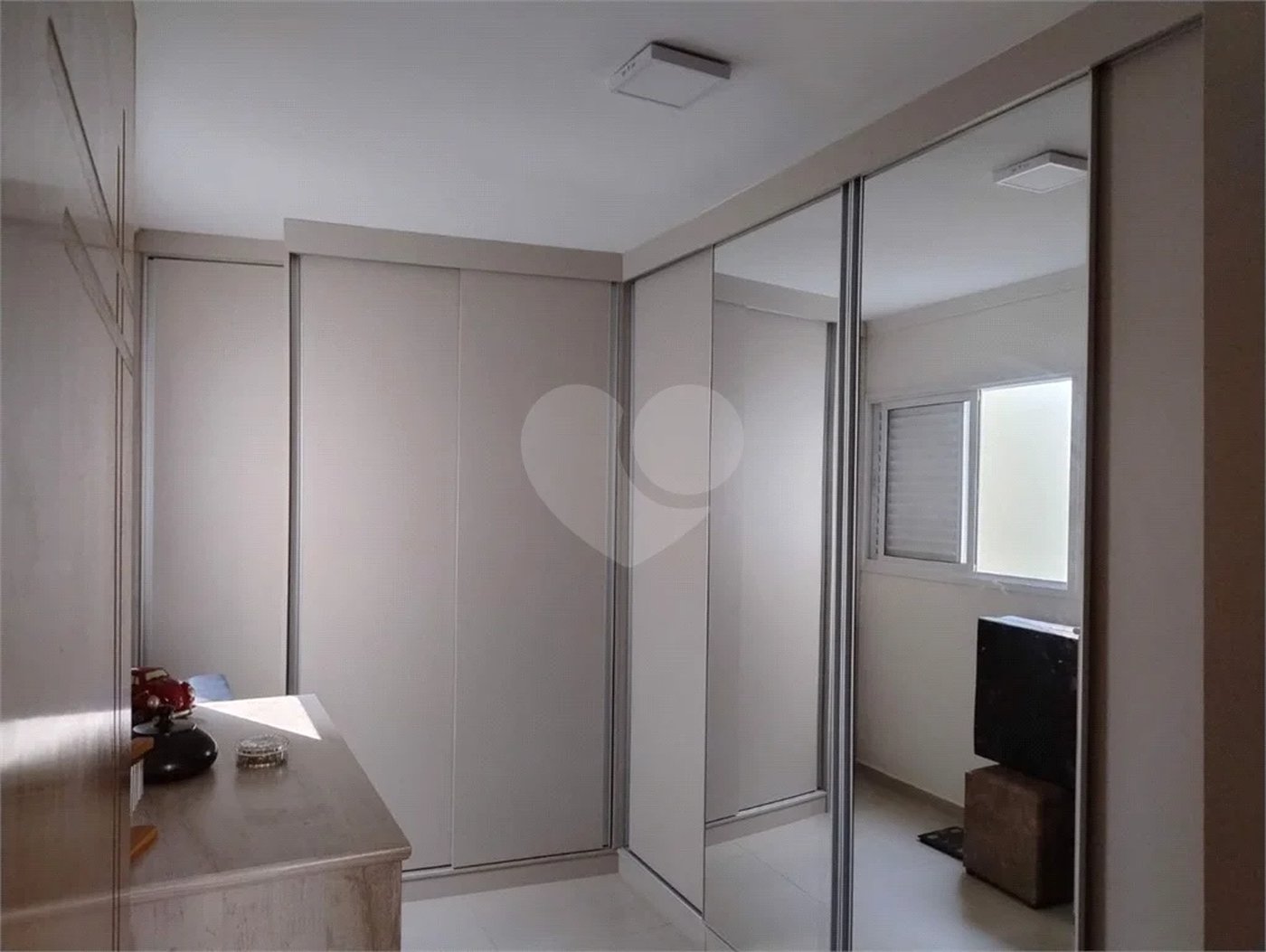 Vende-se Sobrado com 2 Suítes em Condomínio Fechado – Vila Ré
