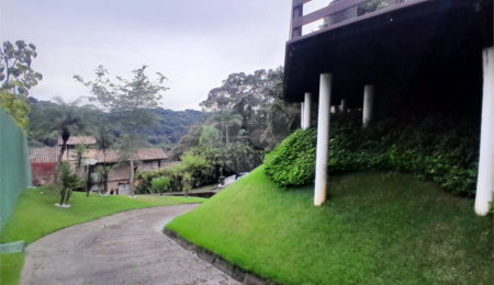 Casa à venda com 3 quartos, sendo 1 suíte,  no condomínio Alpes da Cantareira, Mairiporã - SP