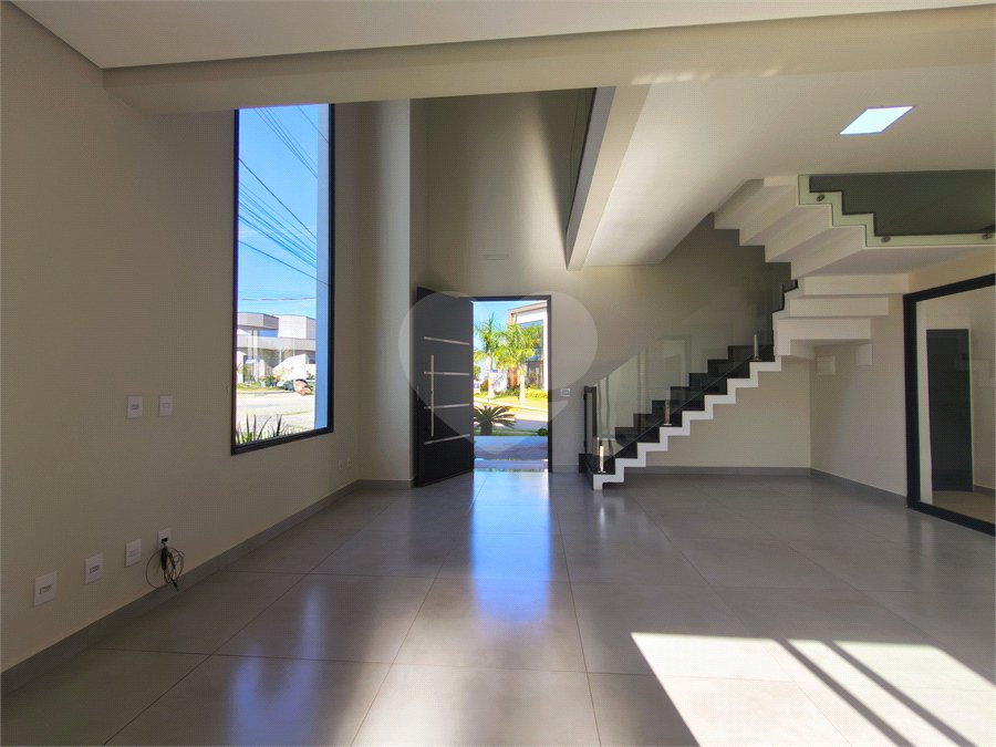 Casa à venda com 3 quartos, sendo 1 suíte, no condomínio Terras de São Francisco, Sorocaba - SP
