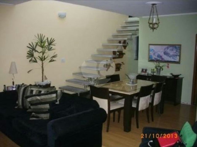 Sobrado à venda com 4 quartos, sendo 2 suítes,  em Carandiru, São Paulo, SP