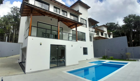 Casa à venda ou para alugar com 3 suítes no condomínio Sausalito, Mairiporã - SP