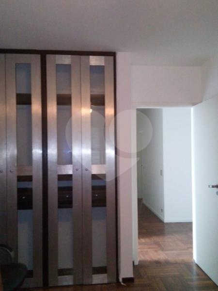 Casa à venda com 4 quartos, sendo 3 suítes, em Jardim Leonor, São Paulo, SP