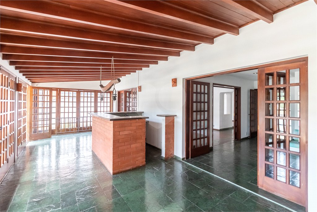 Sobrado à venda com 5 quartos, sendo 3 suítes, em Alto da Boa Vista, São Paulo, SP