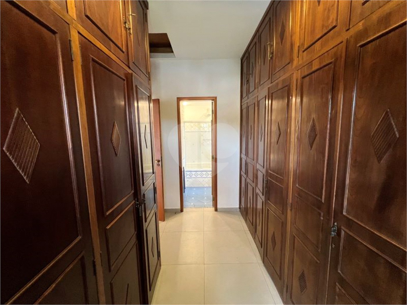 Casa à venda ou para alugar com 4 quartos, sendo 3 suítes, no condomínio Estância Marambaia, Vinhedo - SP