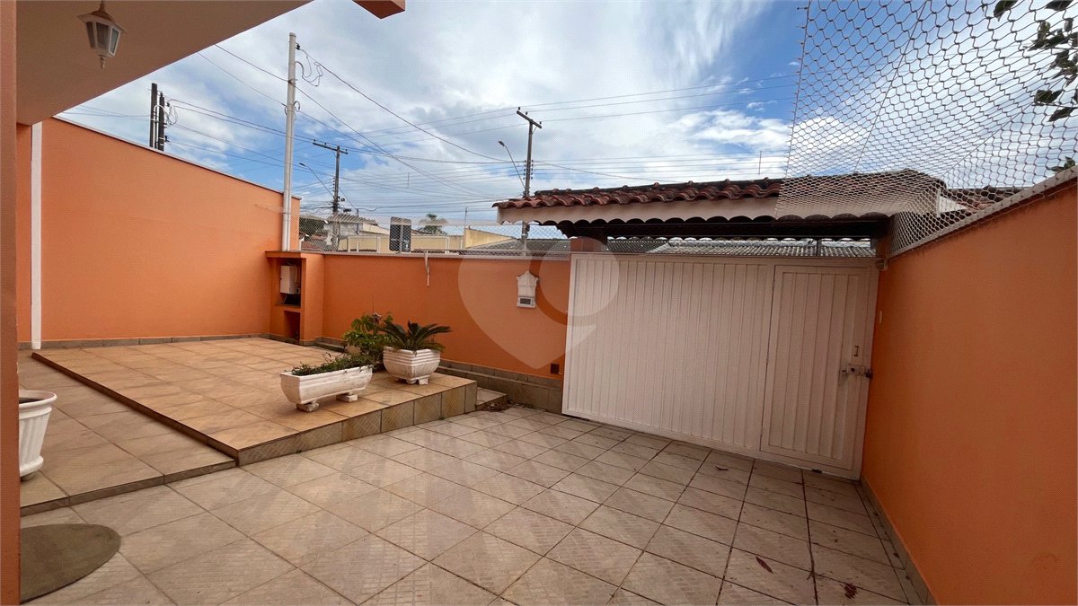 Sobrado à venda ou para alugar com 4 quartos, sendo 2 suítes, em Jardim Terceiro Centenário, Atibaia, SP