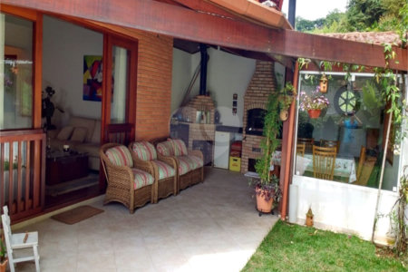 Casa à venda com 4 quartos, sendo 2 suítes,  no condomínio Ypê Branco I, São Paulo - SP