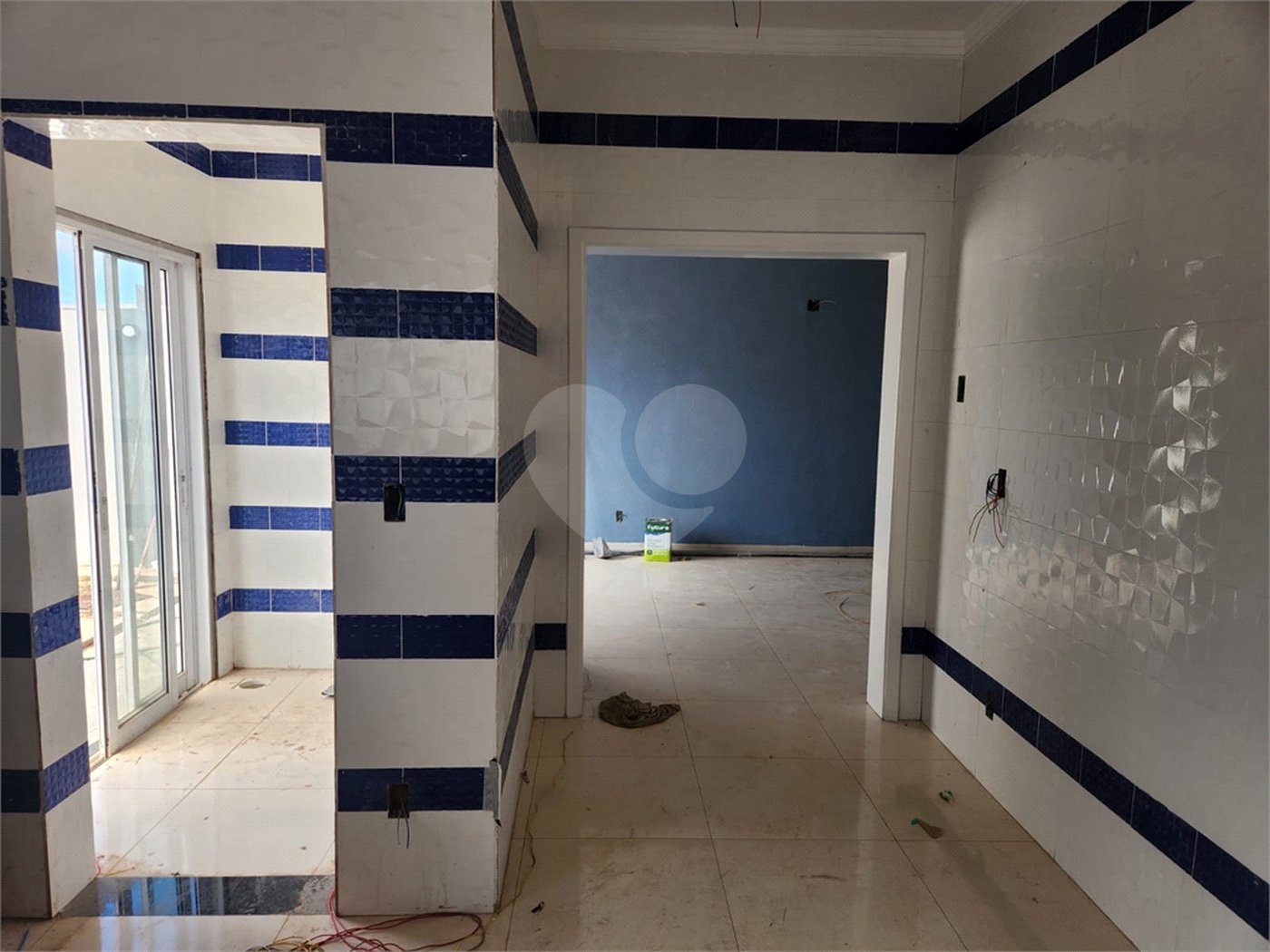 Casa à venda com 3 quartos, sendo 2 suítes, no condomínio Sollares, Araraquara - SP