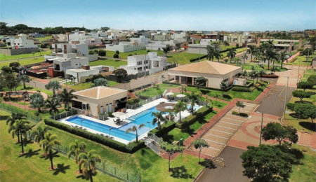 Estância dos Ipês , terreno plano , bem localizado e murado dos lados e fundos