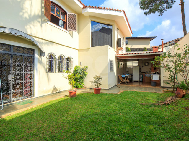 Sobrado à venda com 4 quartos, sendo 2 suítes,  em Jardim Prudência, São Paulo, SP
