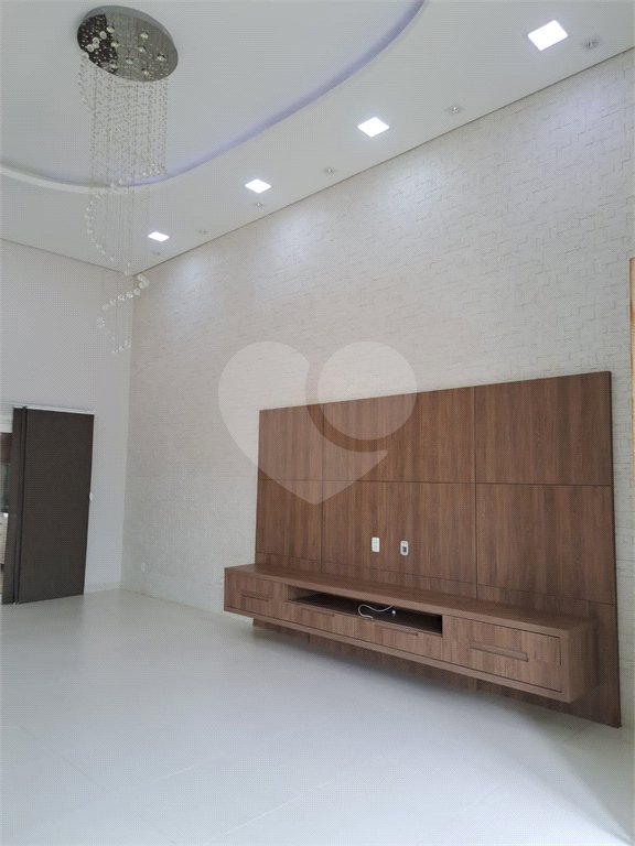 Casa à venda com 3 suítes no condomínio Residencial Terra Nobre, Indaiatuba - SP