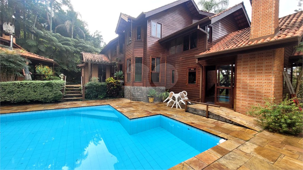 Casa à venda ou para alugar com 3 quartos, sendo 1 suíte, no condomínio Associação Reserva das Hortênsias, Mairiporã - SP