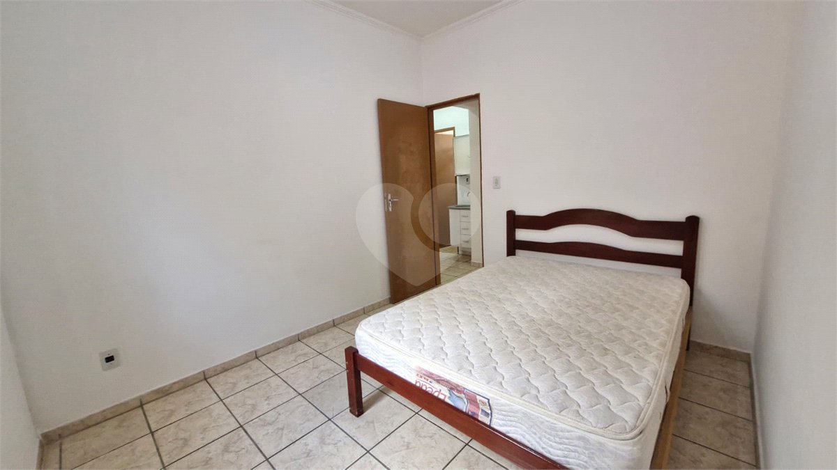 Casa para alugar com 3 quartos, sendo 1 suíte, no condomínio Santa Mônica, Atibaia - SP