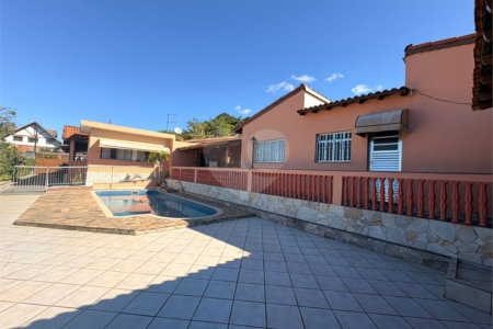 Casa Térrea à venda com 3 quartos em Vila Áurea, Poá, SP