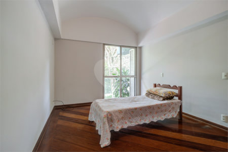 Sobrado à venda com 3 quartos, sendo 1 suíte,  em Granja Julieta, São Paulo, SP