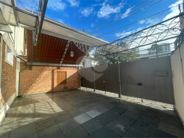Sobrado à venda com 3 quartos, sendo 2 suítes,  em Alto da Boa Vista, São Paulo, SP