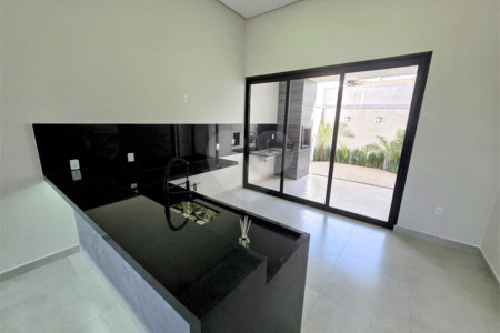 Casa à venda com 3 quartos, sendo 1 suíte, no condomínio Golden Park Residence, Sorocaba - SP
