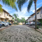 Casa à venda com 3 quartos, sendo 1 suíte, no condomínio Village St. Louis, São Paulo - SP