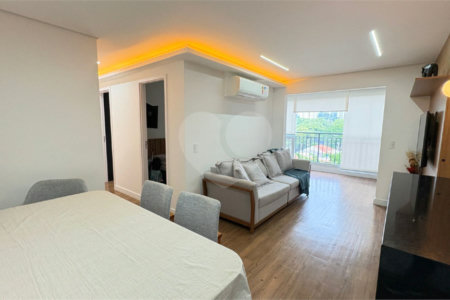 Apartamento à venda com 3 quartos, sendo 1 suíte, em Santo Amaro, São Paulo, SP
