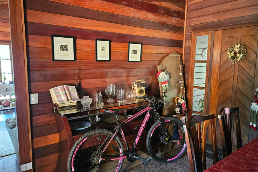 Casa à venda com 4 quartos, sendo 3 suítes, no condomínio Residncial Euroville, Carapicuíba - SP