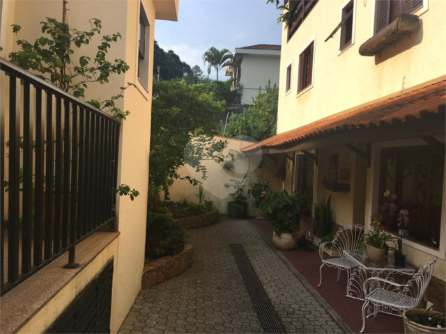 Casa à venda com 3 quartos, sendo 1 suíte,  no condomínio Morada de Itapuã, São Paulo - SP