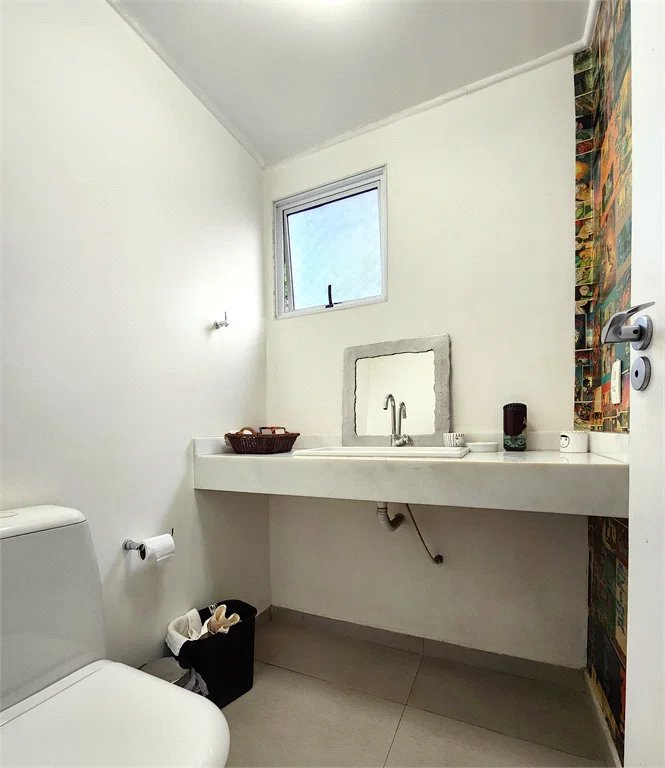 Casa à venda com 4 quartos, sendo 2 suítes, no condomínio Vila Nova de Gaia, São Paulo - SP