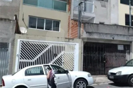 Sobrado à venda em Santo André , com 179m² , 2 dormitórios , sendo 1 suíte e 5 vagas.