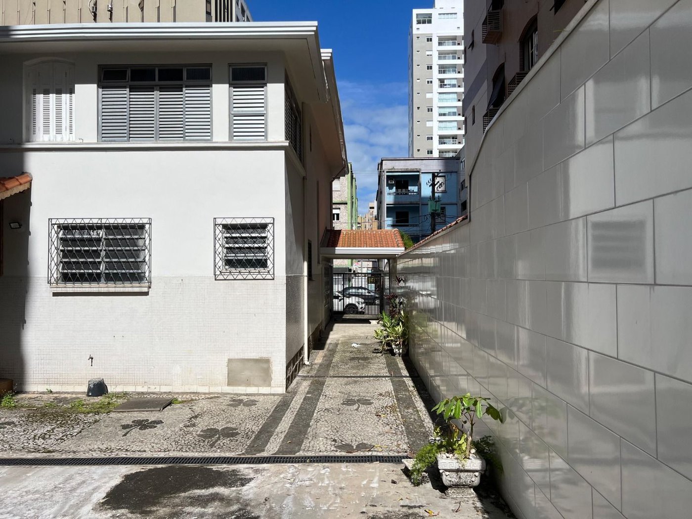 Casa com 3 dormitórios para alugar, 284 m² por R$ 21.162,89 - Gonzaga - Santos/SP