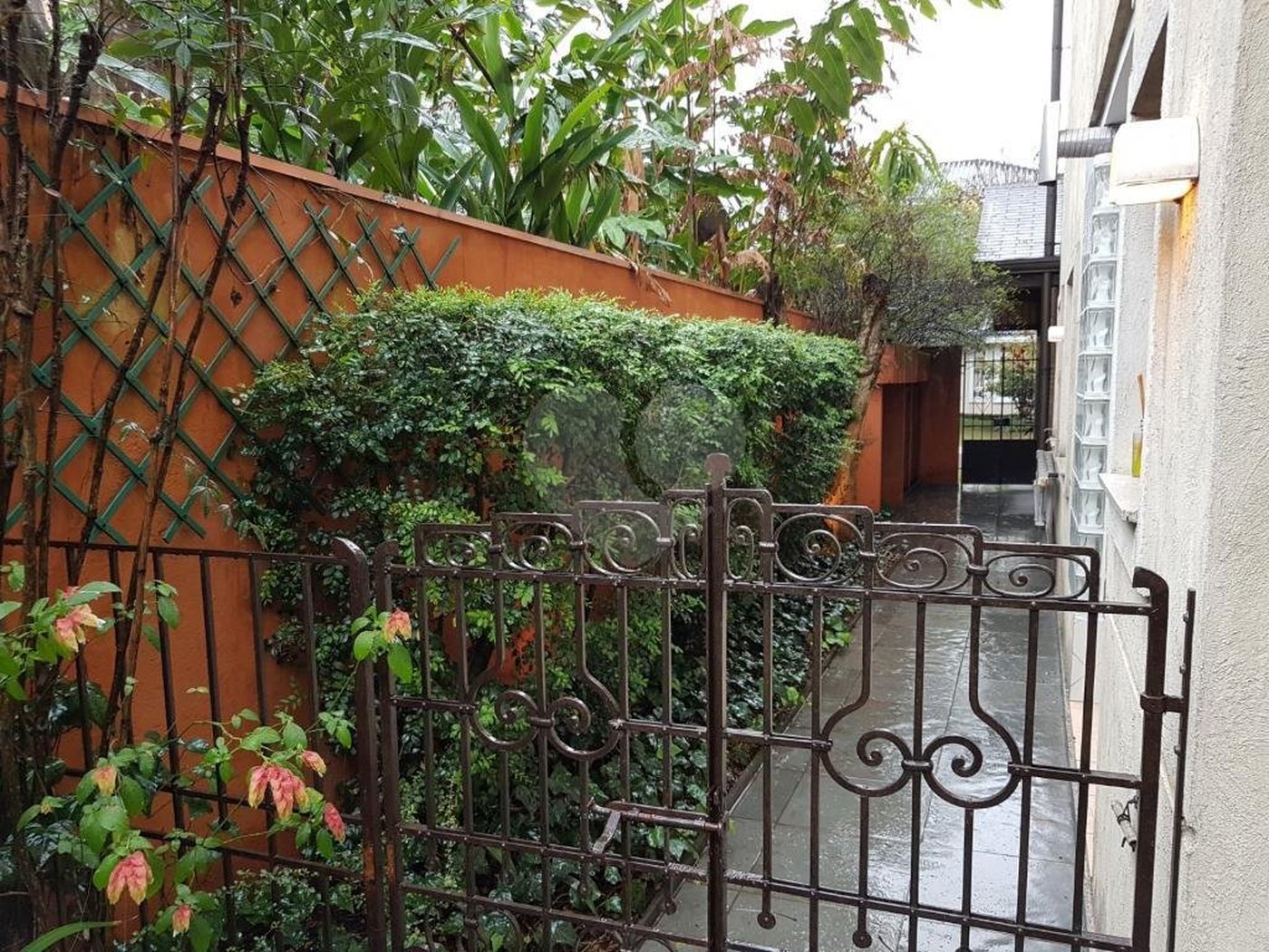 Casa à venda com 4 suítes no condomínio Jardim das Azaléias, São Paulo - SP