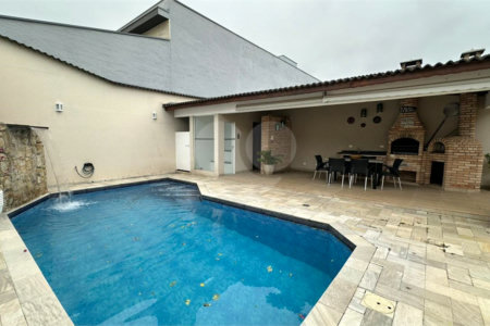 Casa à venda com 4 quartos, sendo 3 suítes, em Vila Galvão, Guarulhos, SP