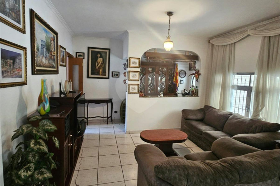 Casa Térrea na Vila Formosa de 233m2 com 3 dorms, 1 suíte, 3 banheiros e 4 vagas. Estuda permuta.