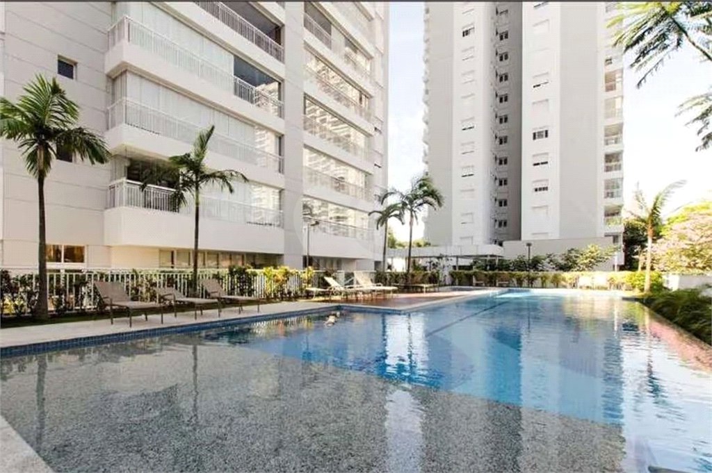 Apartamento à venda com 3 quartos, sendo 1 suíte,  em Alto da Boa Vista, São Paulo, SP