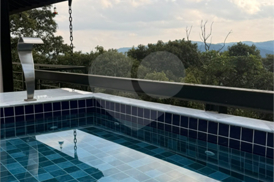 Casa à venda com 4 quartos, sendo 1 suíte,  no condomínio Alpes da Cantareira, Mairiporã - SP