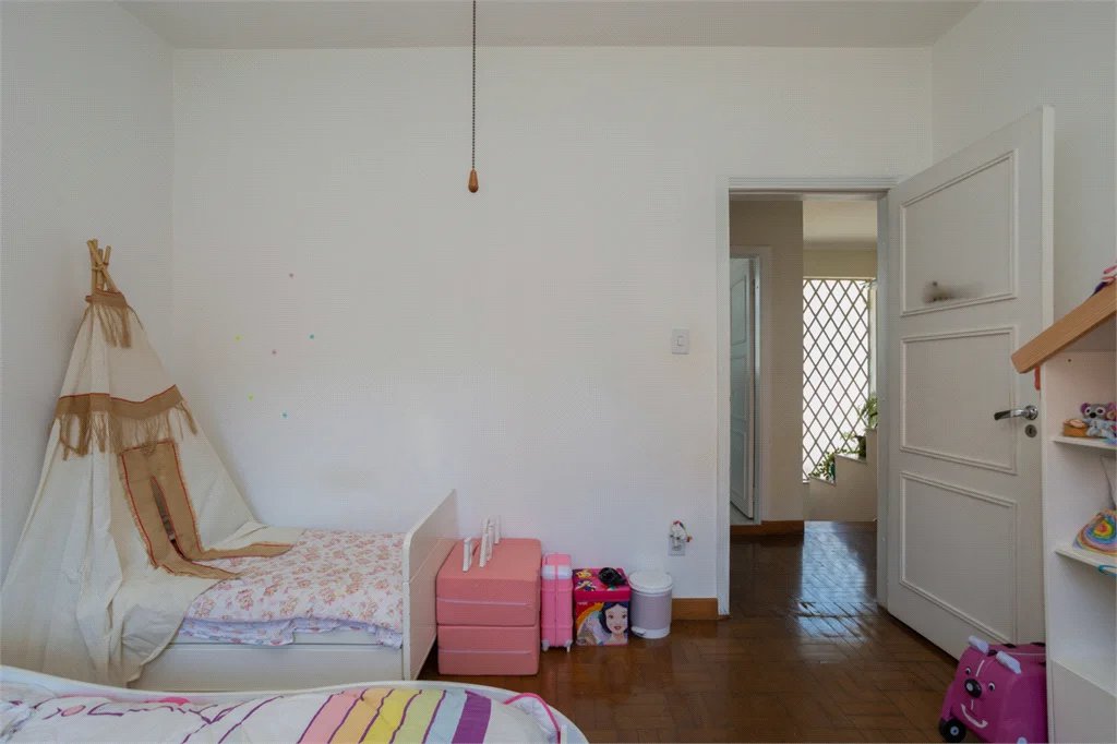 Sobrado à venda com 4 quartos, sendo 2 suítes, em Vila Madalena, São Paulo, SP