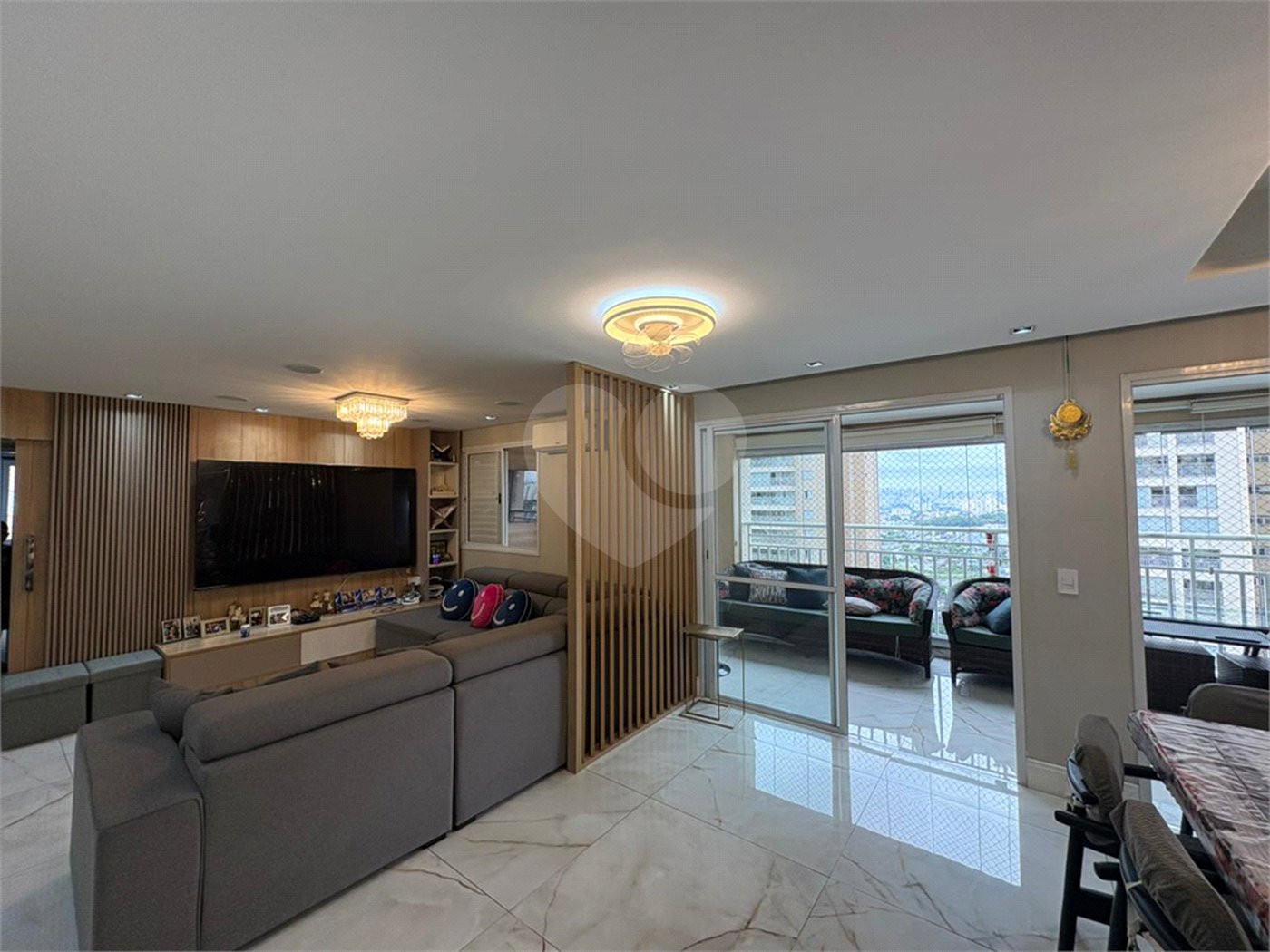 Apartamento à venda com 4 quartos, sendo 3 suítes, em Vila Augusta, Guarulhos, SP