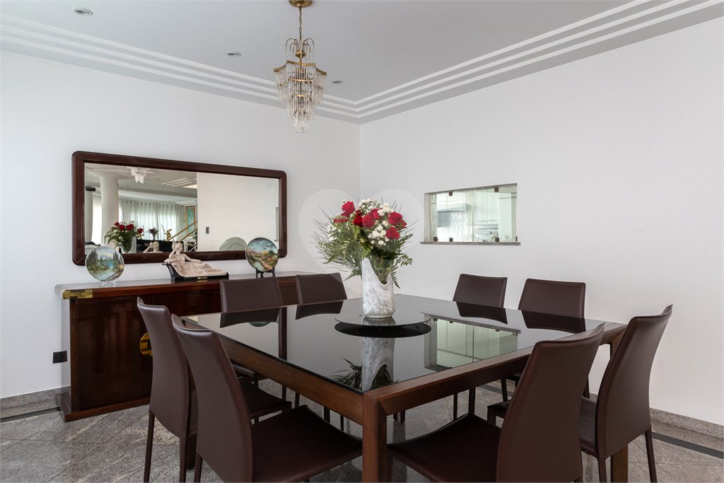 Casa à venda com 4 quartos, sendo 3 suítes, em Vila Mariana, São Paulo, SP